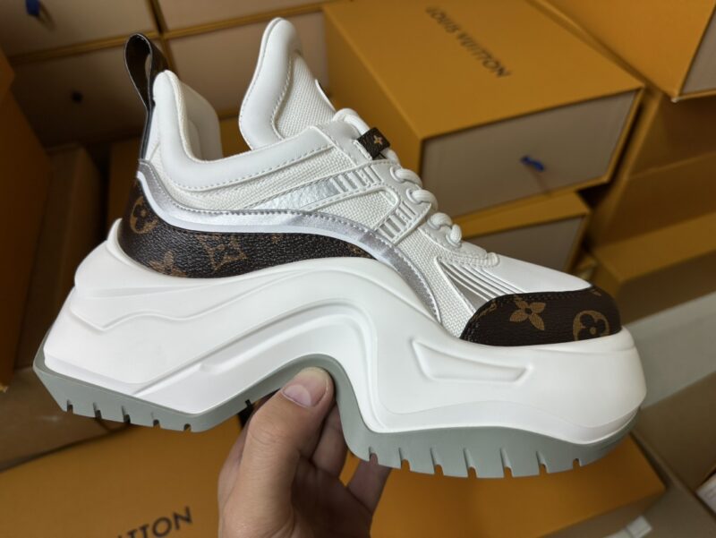 LV