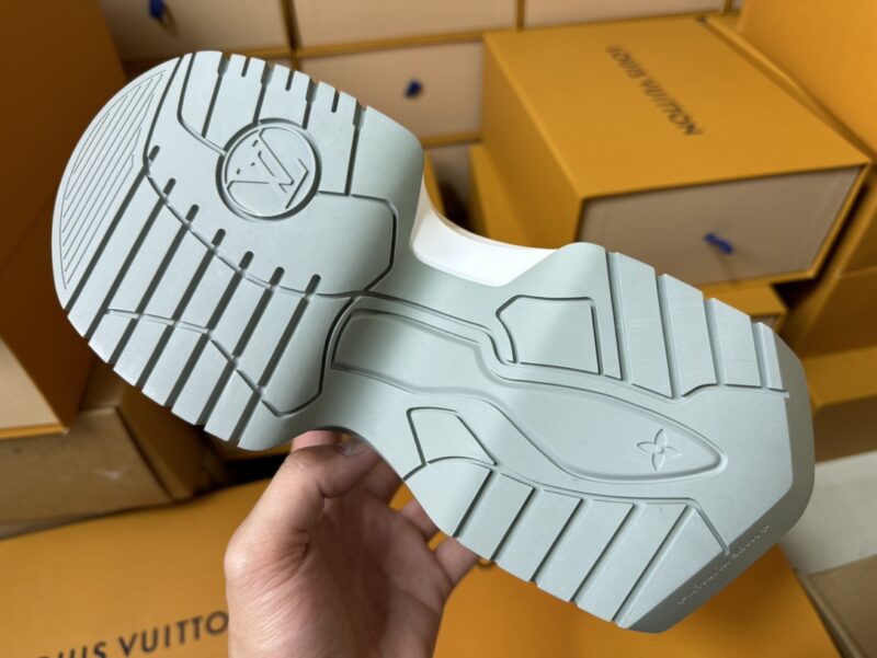 LV - Image 7